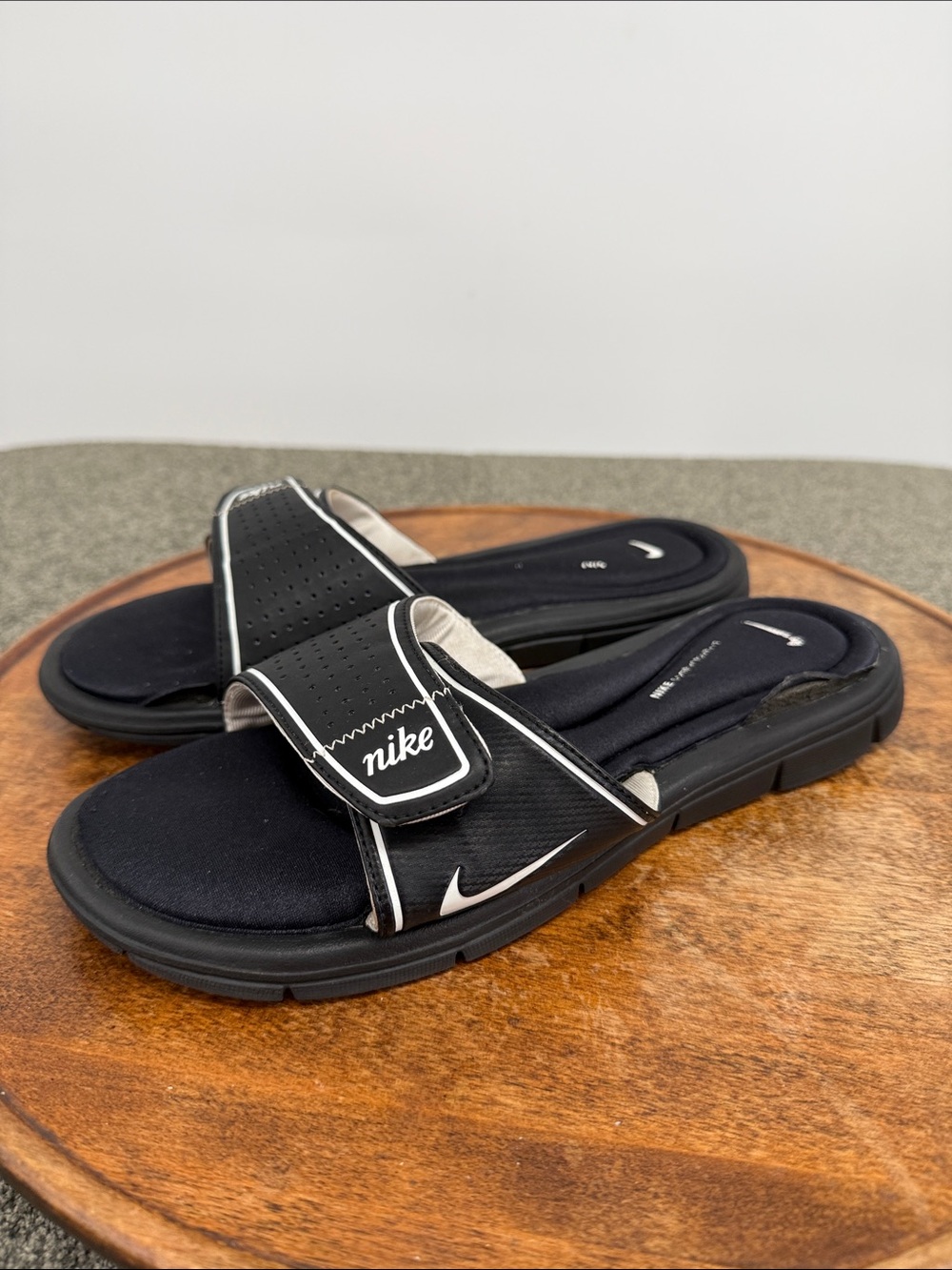 Nike Sandals Wm 10 *FLAWS Black White Slide Comfort Footbed Foam Cushion